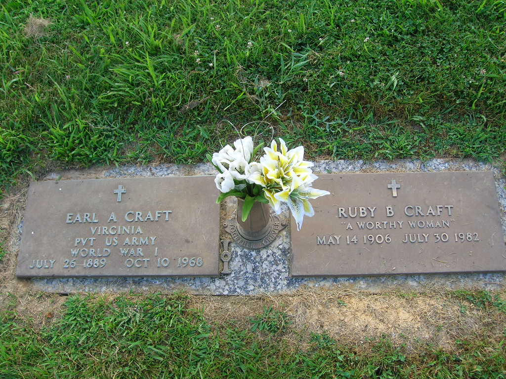 Ruby Biggs and Earl A. Craft tombstone